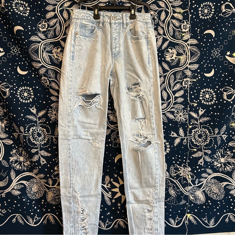 *𝑙𝑒𝑎𝑣𝑖𝑛𝑔 𝑠𝑜𝑜𝑛* American Eagle Outfitters Light Blue Denim